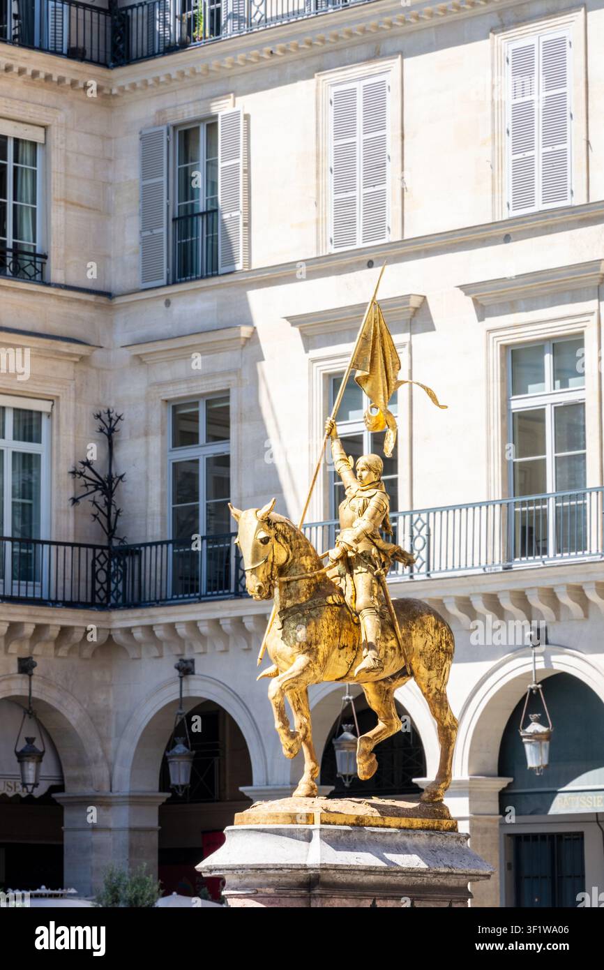 Statue joan gold horse famous flag hi-res stock photography and