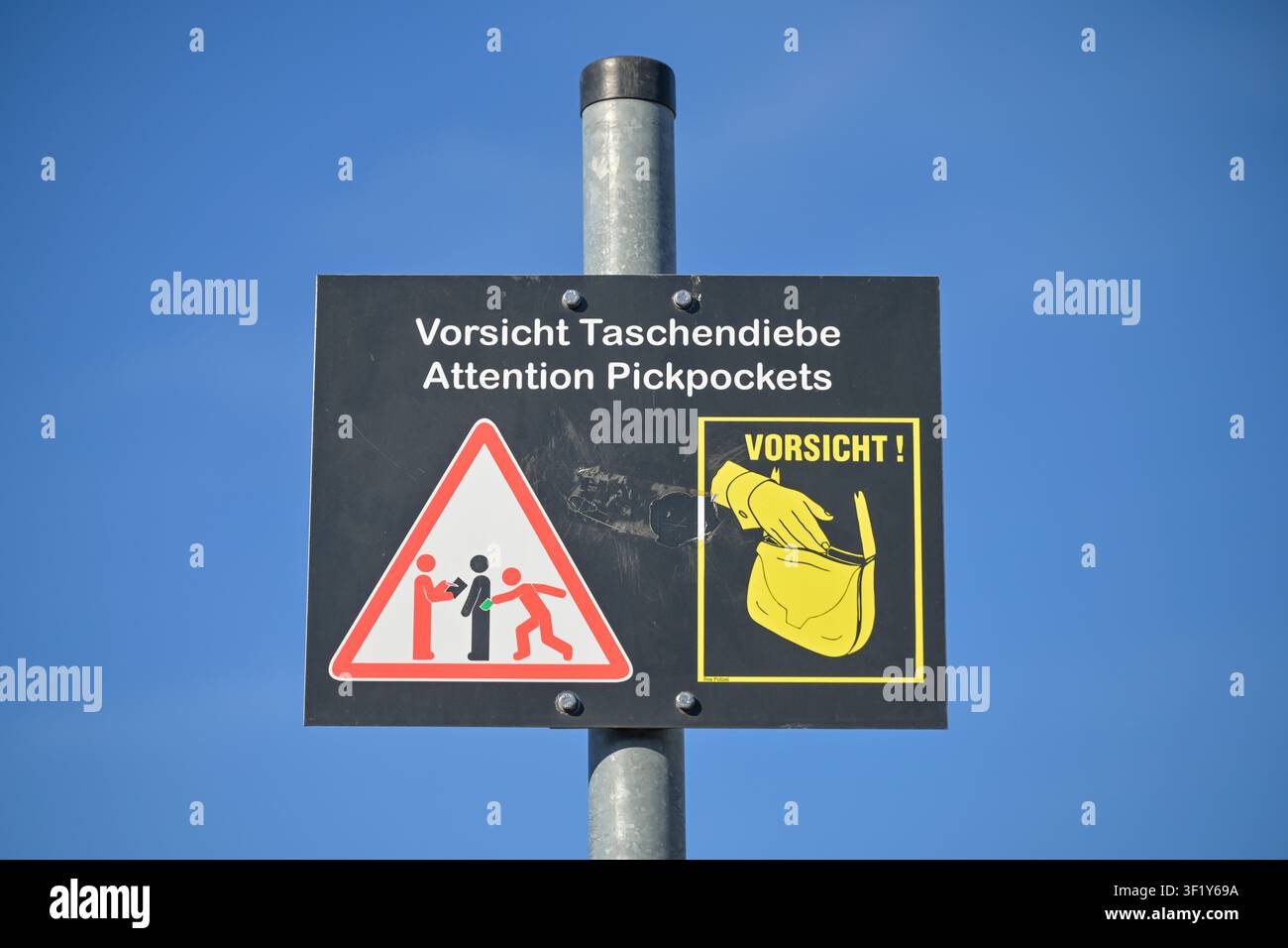 Pickpocket sign hi-res stock photography and images - Alamy