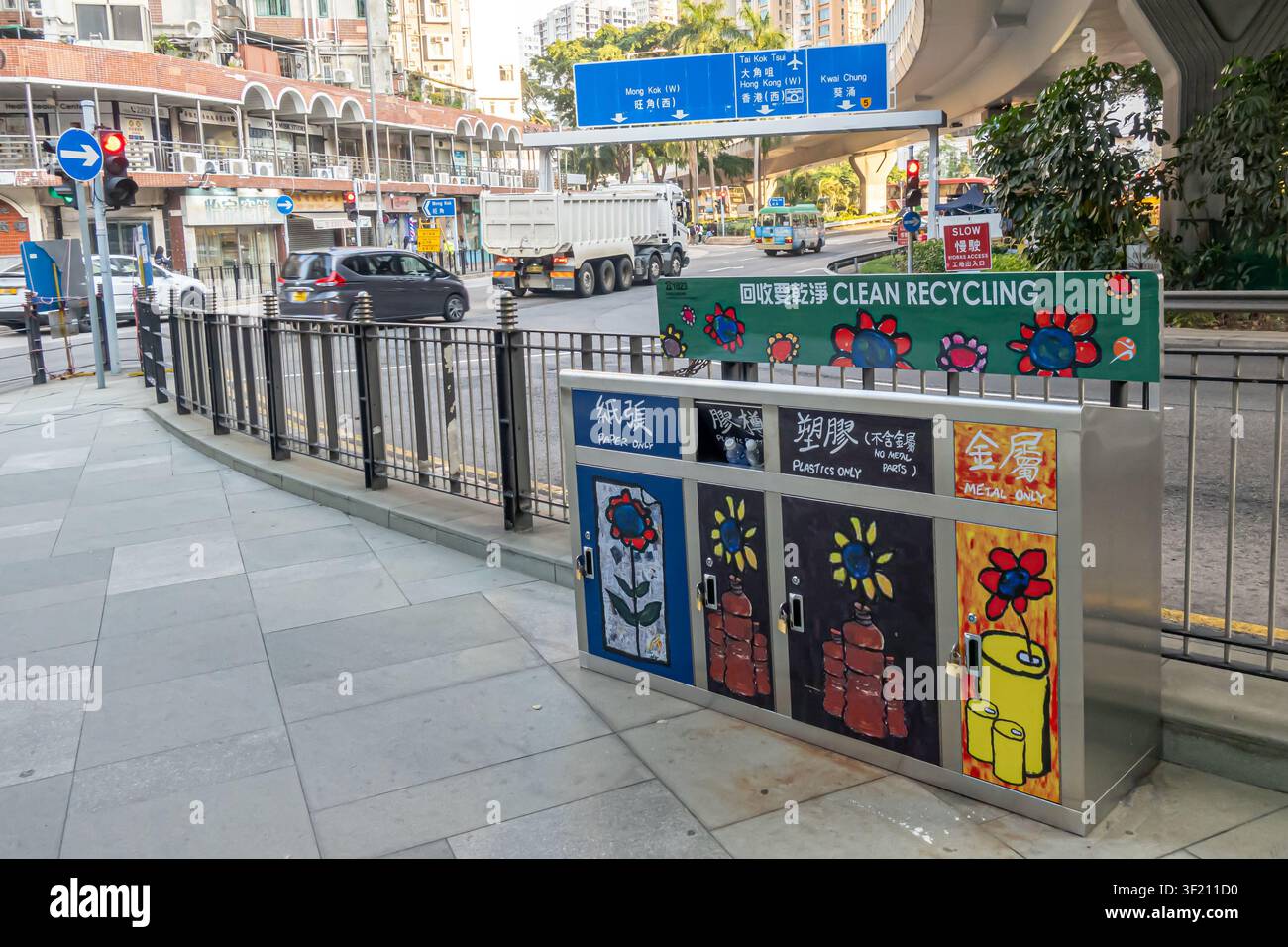 Recycling waste management sorting hi-res stock photography and images ...