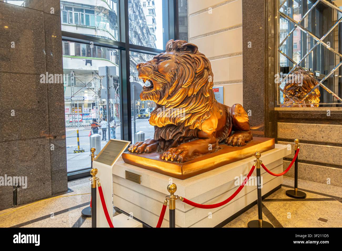Hsbc hong kong lion hi-res stock photography and images - Alamy