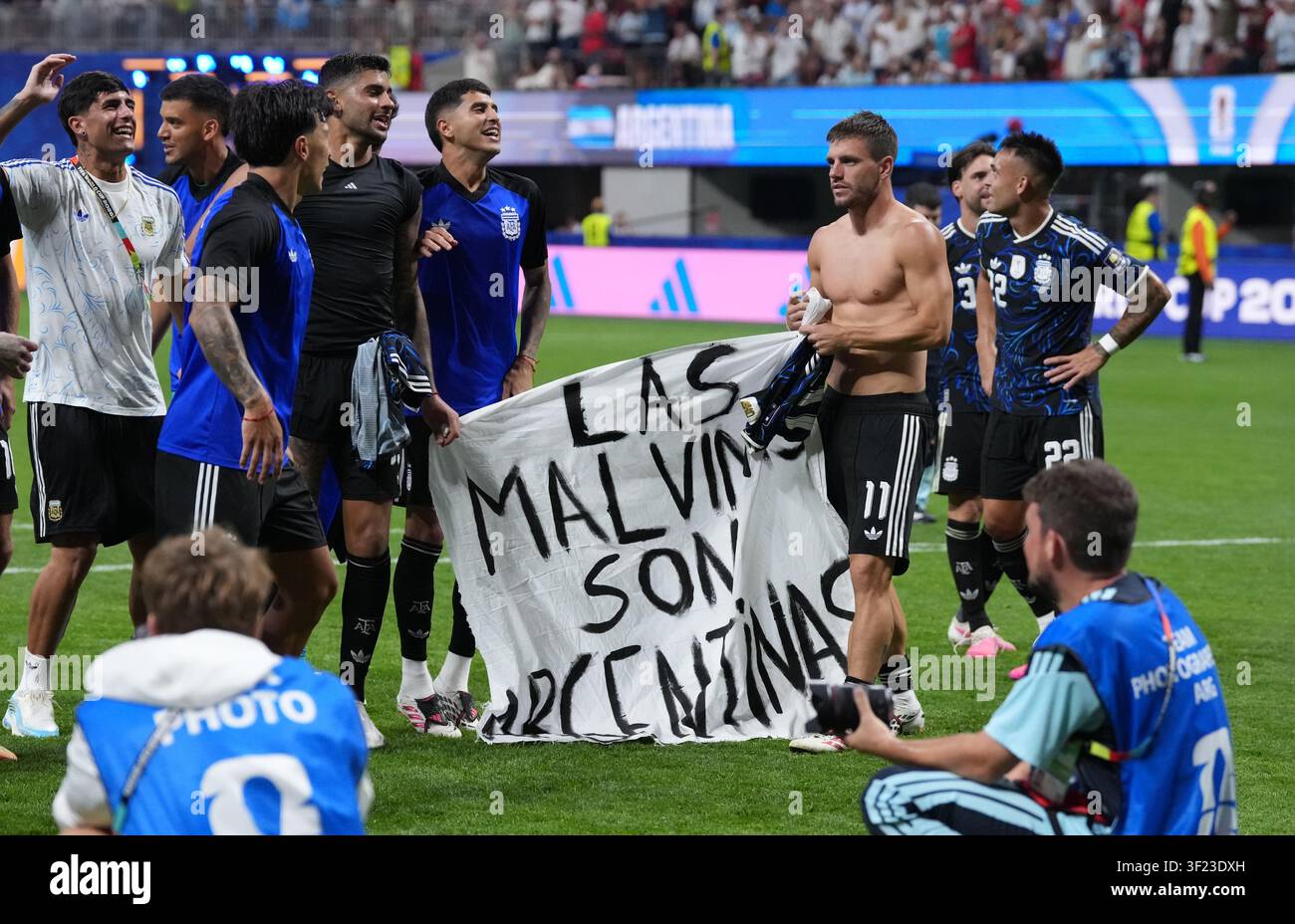 Argentina players hold up a banner with the words 'Las Malvinas son Argentinas' following victory in the FIFA World Cup 2026 semi-final match at the Atlanta Stadium. Downing Street has backed a minister’s call for Fifa to investigate whether Argentina players broke rules by waving a banner in support of their country’s claims to the Falkland Islands, saying: “The World Cup might not be ours, but the Falkland Islands definitely are.” Picture date: Wednesday July 15, 2026. Stock Photo