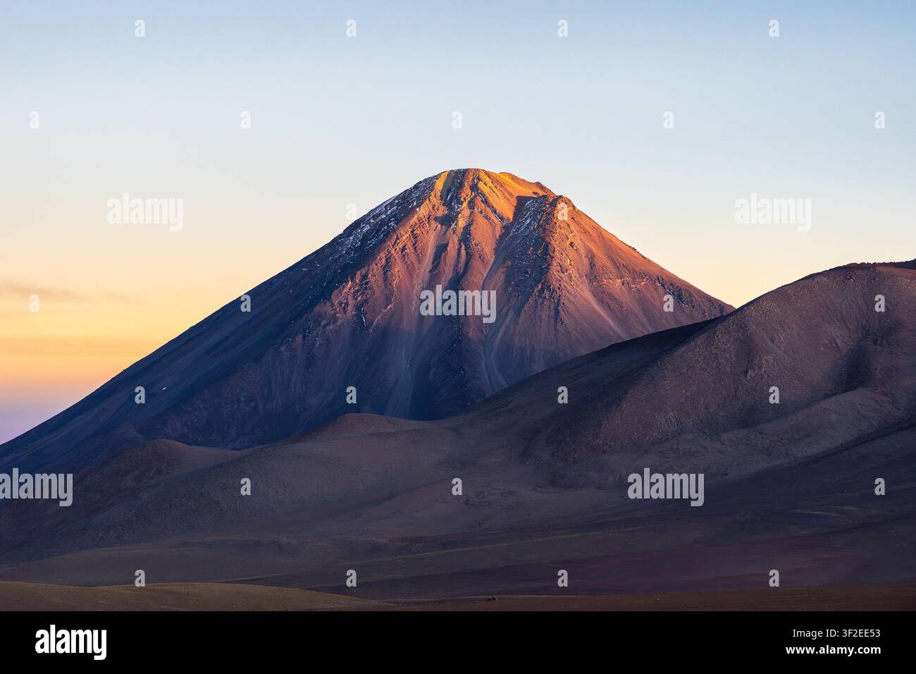 Golden sunrise washes volcanic crater hi-res stock photography and ...