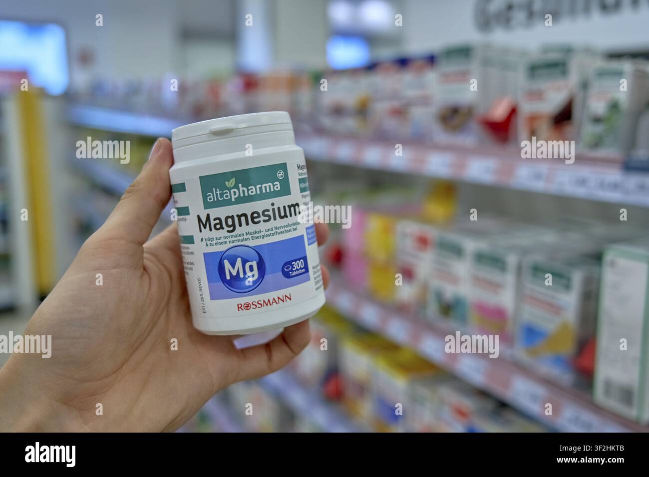 altapharma magnesium-citrate + l-carnitine Food supplement shopping hi-res stock photography and images Gold Standard 100% Whey (Flavor):Chocolate Mint Frontiers | Oxidative stress Peptide Body Wash