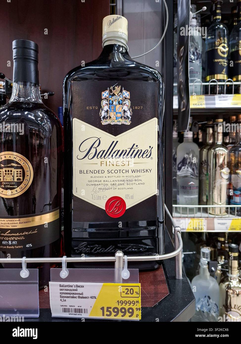 Ballantines アタッシュケース、化粧瓶、水差し、フォト ニュース