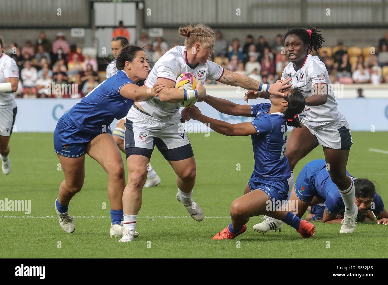 USA centre Alev Kelter carries the ball against Samoa during the Women's Rugby World Cup 2025 Pool A match at York Community Stadium, York, England Stock Photo