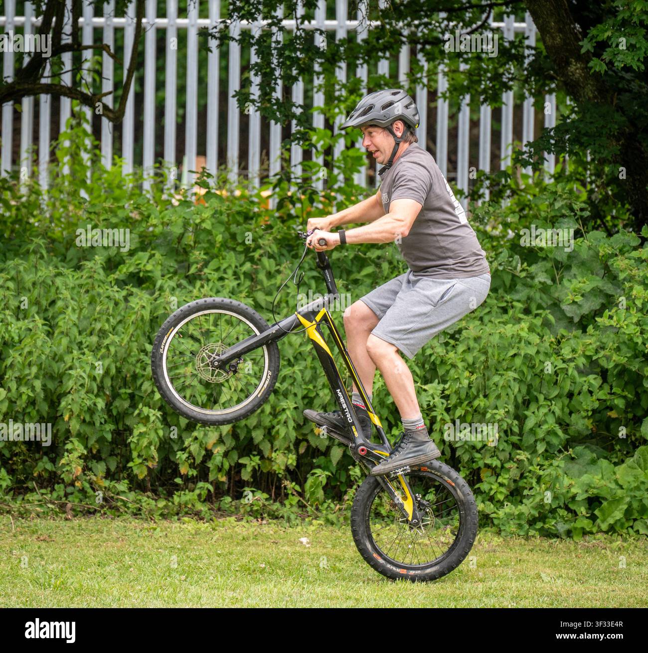 stunt riding cycle stunt man