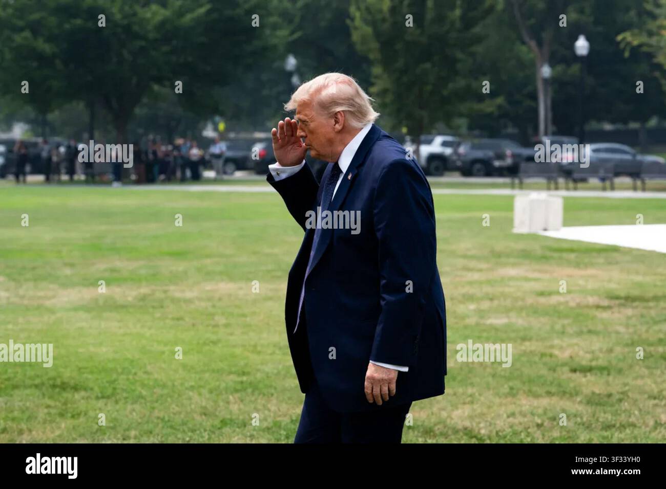 Donald trump side profile hi-res stock photography and images - Alamy