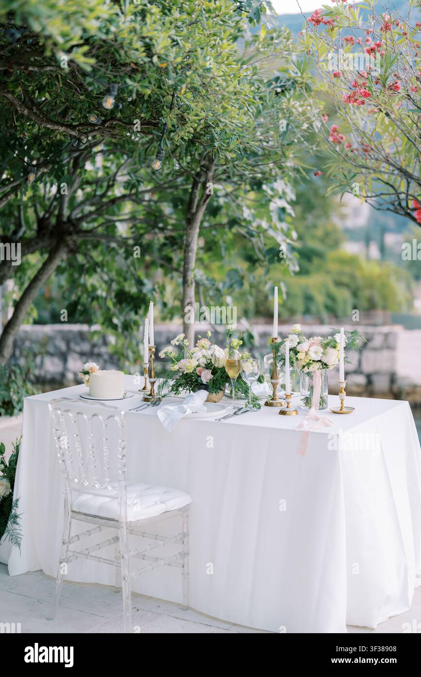 Elegant outdoor wedding reception table setting Stock Photo