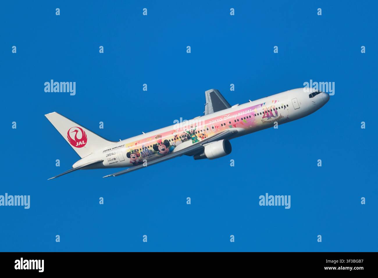 767 300er japan hi-res stock photography and images - Alamy