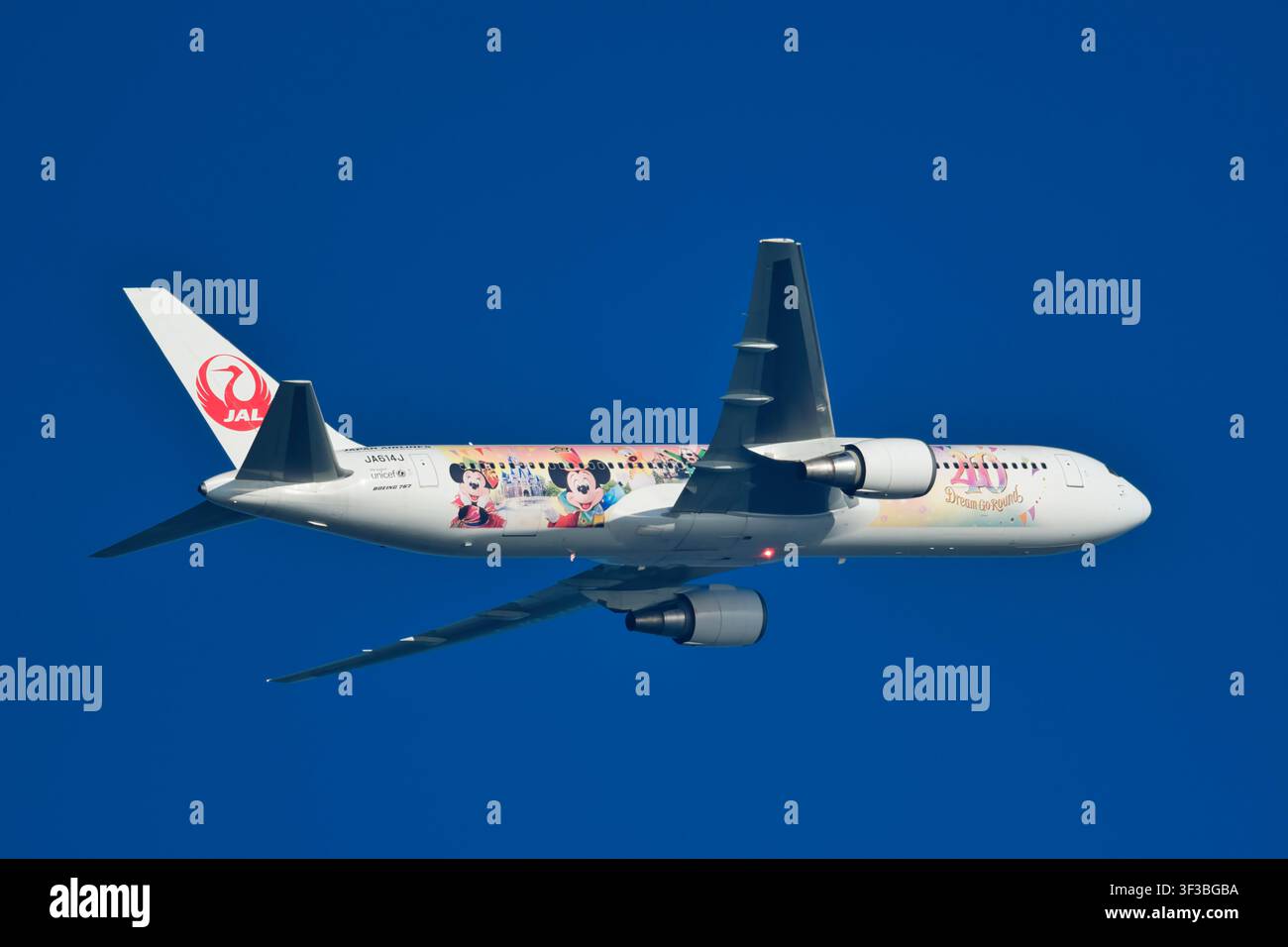 Oneworld livery hi-res stock photography and images - Alamy