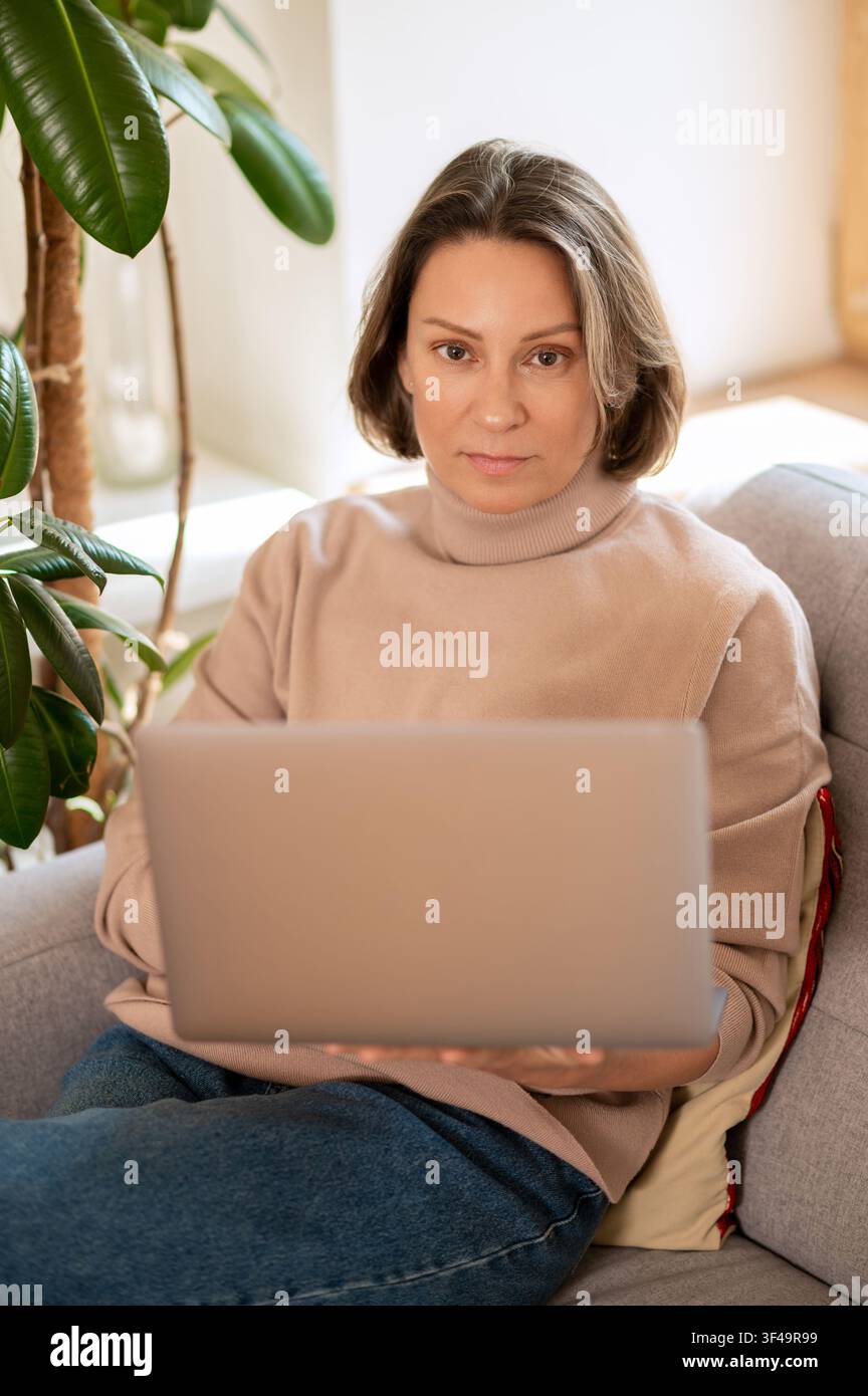 Middle aged woman neutral hi-res stock photography and images - Alamy