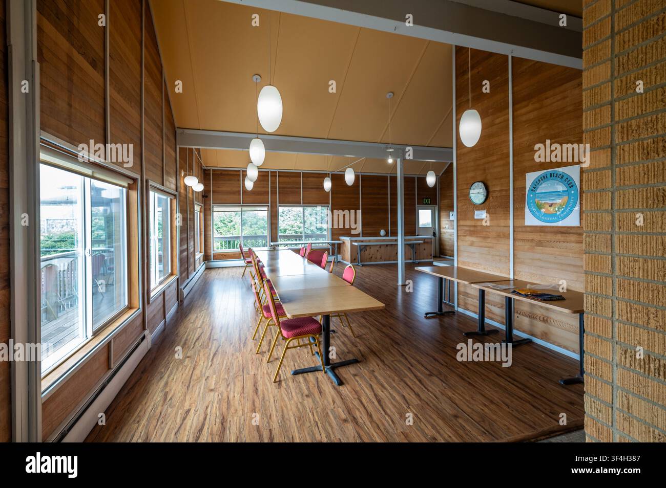 Community event indoor hi-res stock photography and images - Alamy