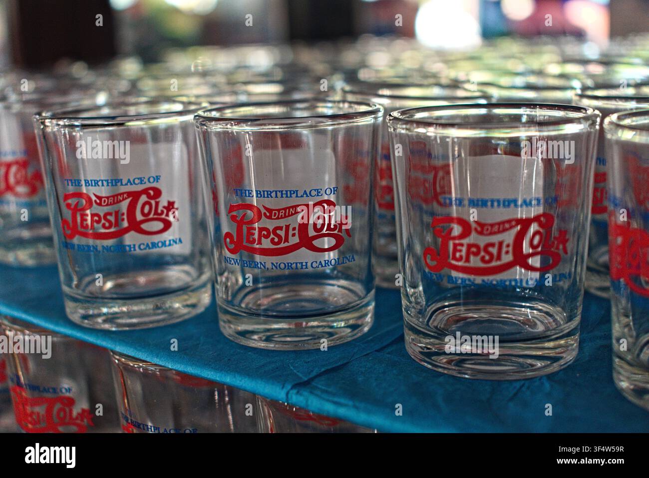 Pepsi memorabilia hi-res stock photography and images - Alamy