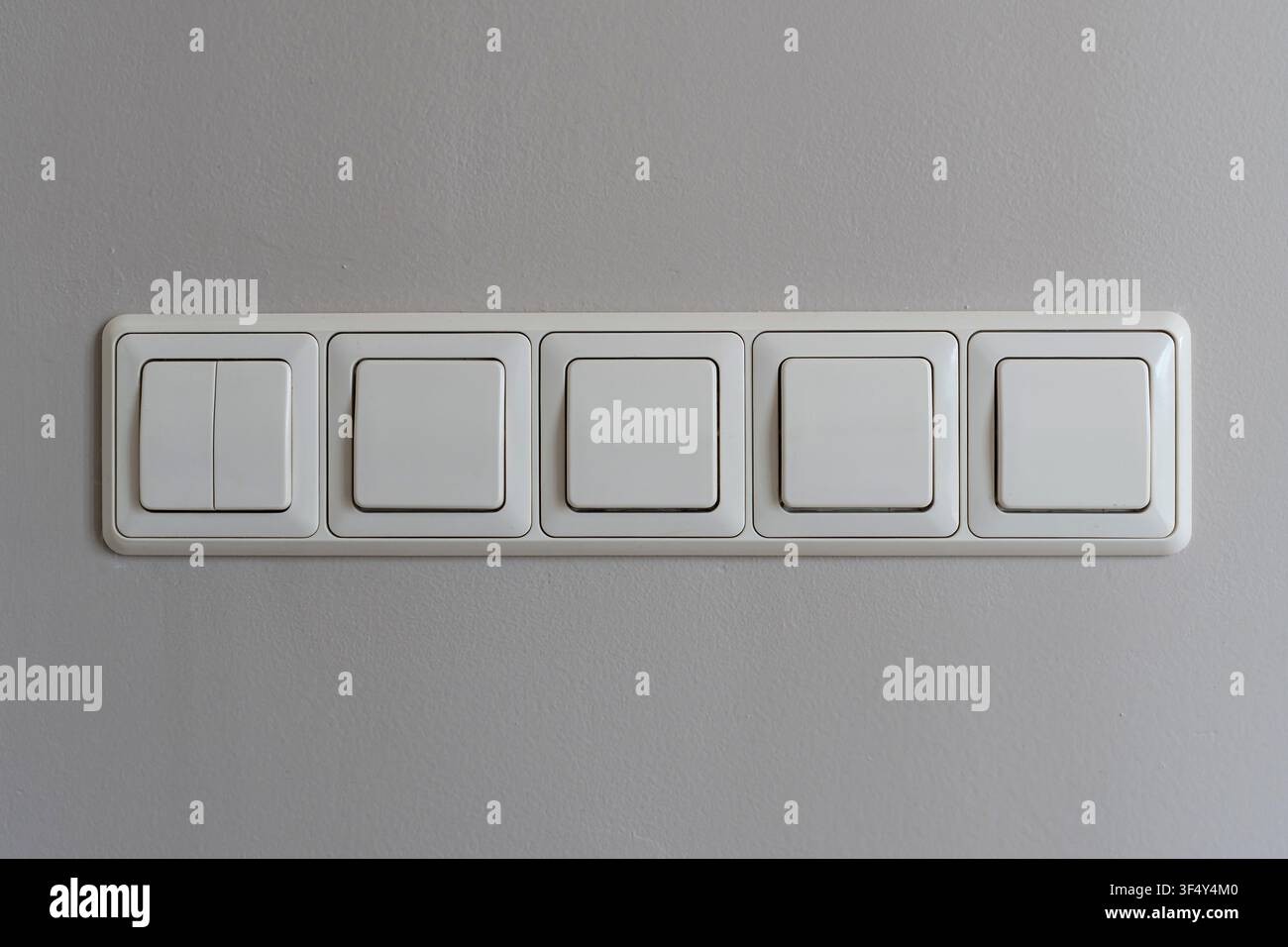 horizontal 5-fold flush-mounted rocker light switch combination Stock Photo