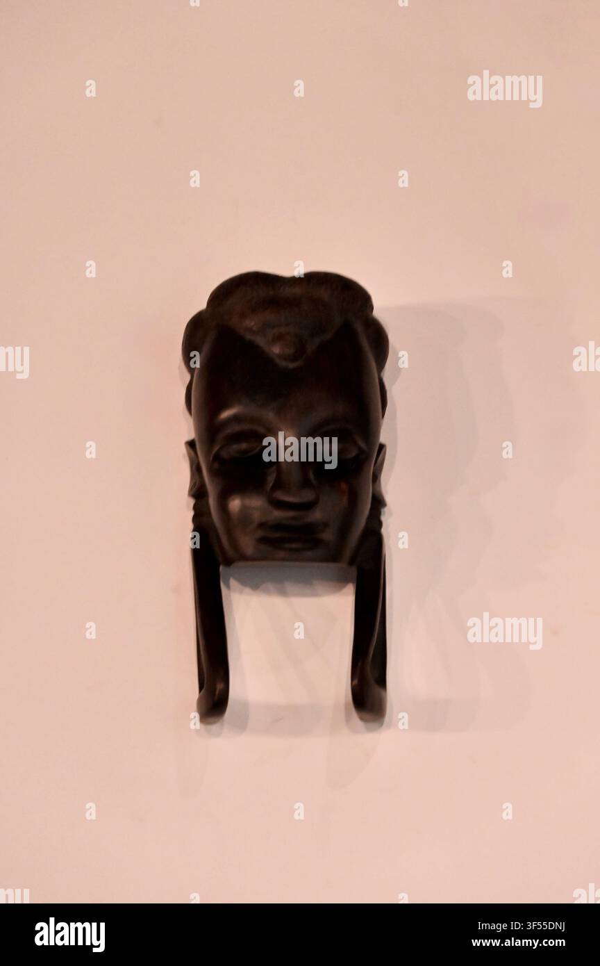 Vintage Carved Wood African Tribal Face Mask Stock Photo - Alamy