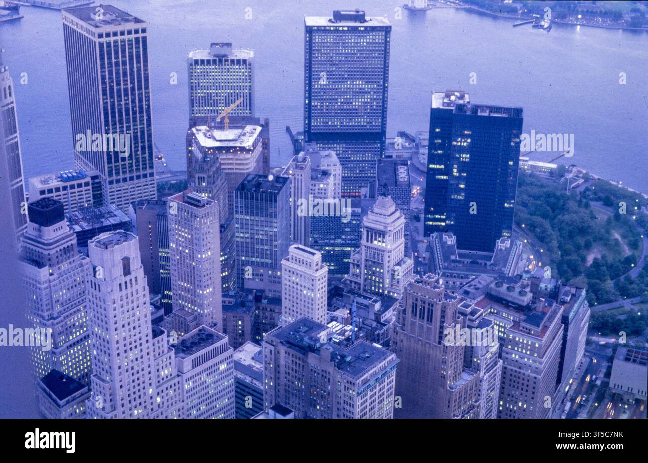 Aerial view of manhattan 80s hi-res stock photography and images