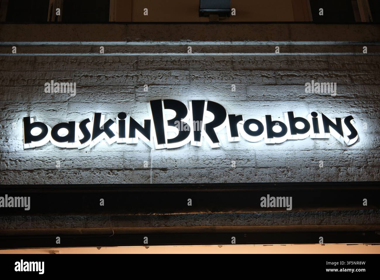 Baskin robbins logo hi-res stock photography and images - Alamy
