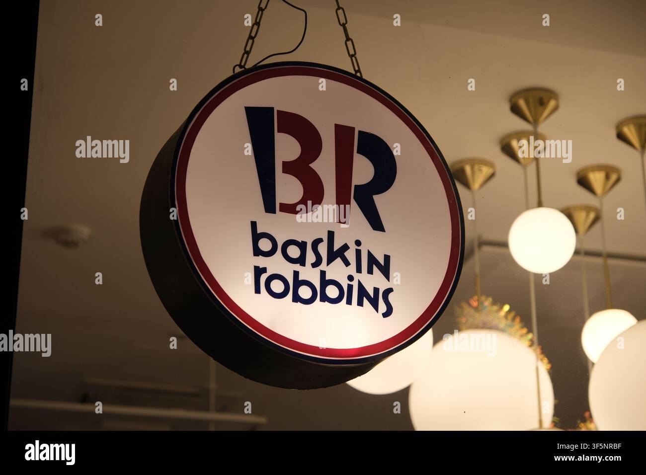 Baskin robbins logo hi-res stock photography and images - Alamy