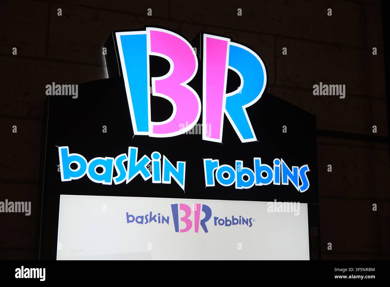 Baskin robbins logo hi-res stock photography and images - Alamy