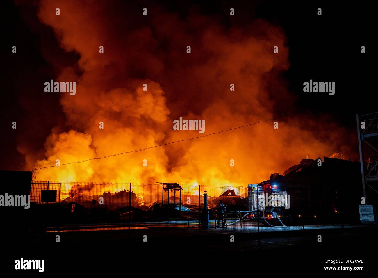 Firefighters put out a fire after Russian missiles hit a warehouse in Kyiv, Ukraine, Wednesday, Aug. 5, 2026. (AP Photo/Dan Bashakov) Stock Photo