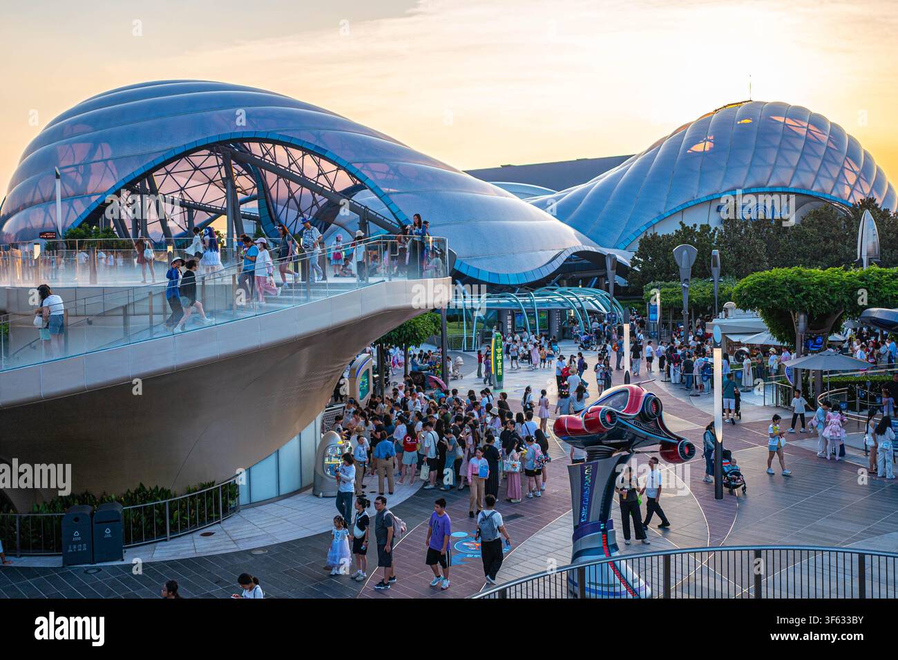 Visitors throng Tomorrowland at Shanghai Disney Resort amid scorching ...
