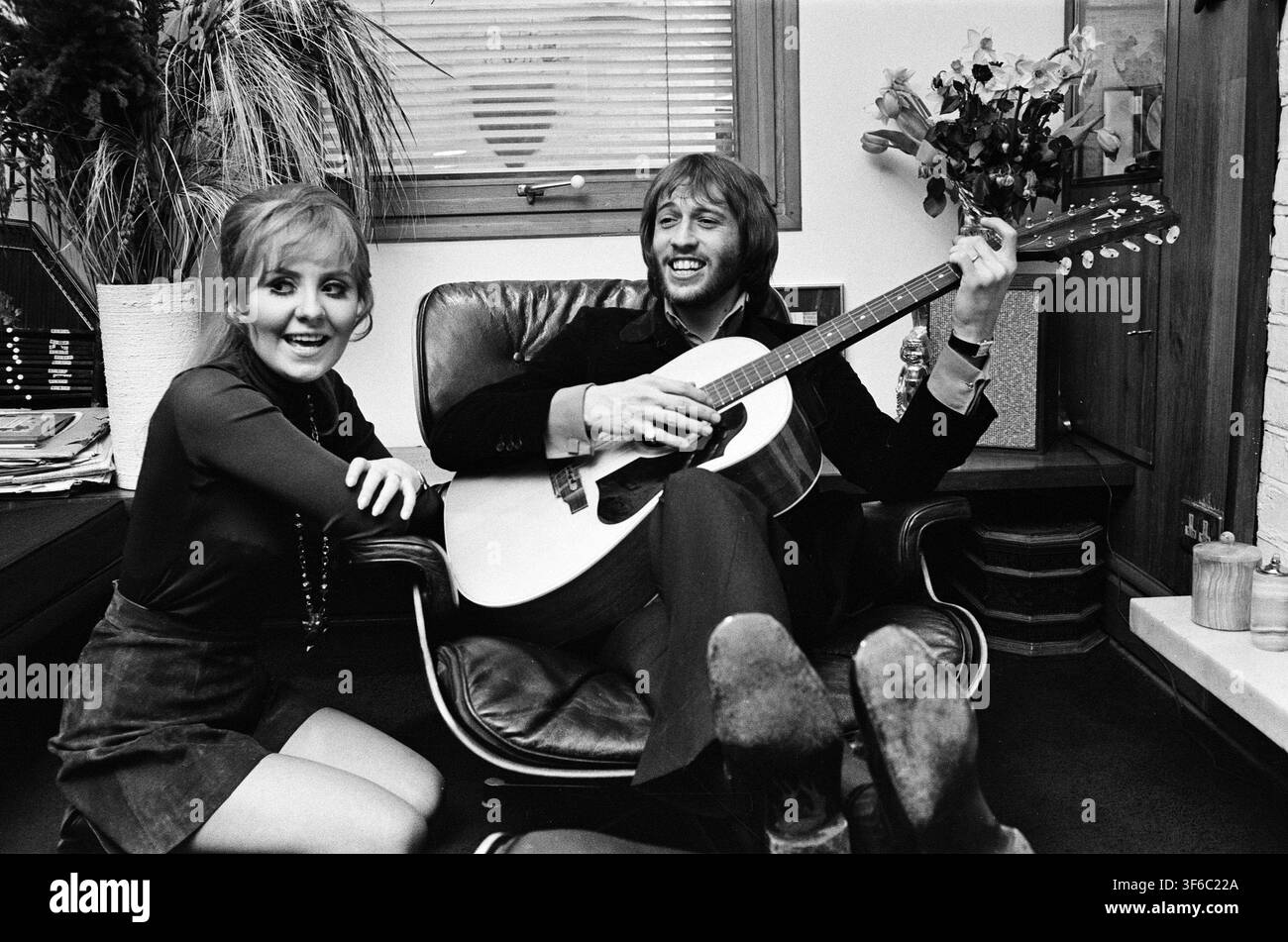 Lulu musician Black and White Stock Photos & Images - Alamy