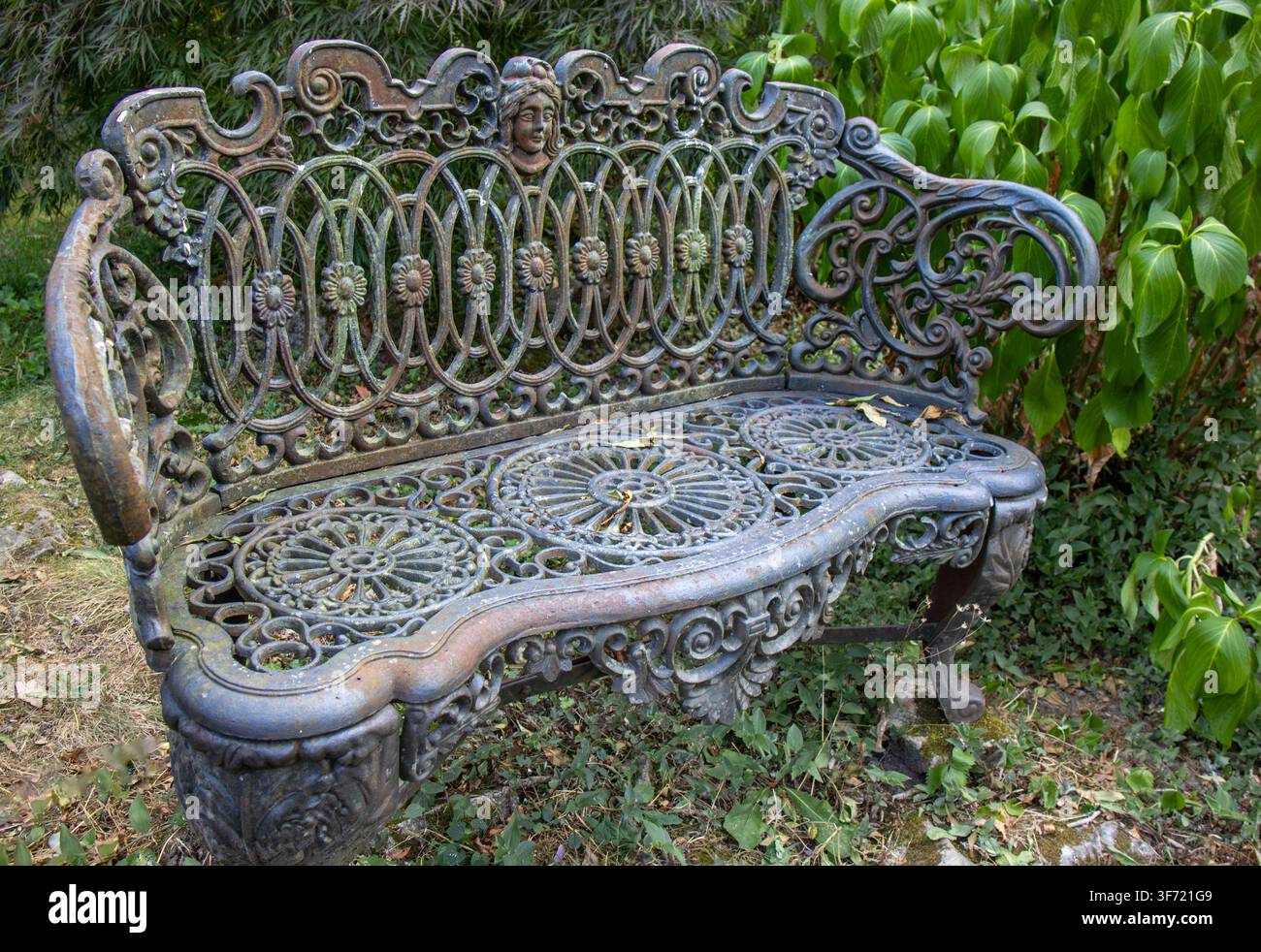 Jardines del Pazo de Faramello, una finca histórica cerca de Pontevedra, Galicia, España. Jardines, vegetacion ornamental, entorno apacible. Stock Photo