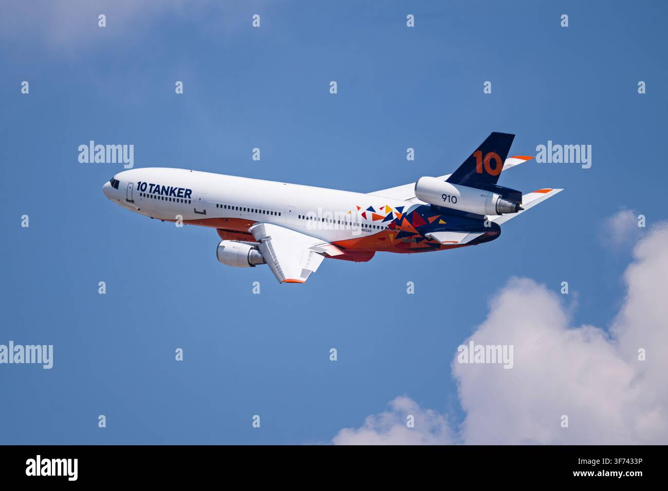 Douglas dc 10 hi-res stock photography and images - Alamy