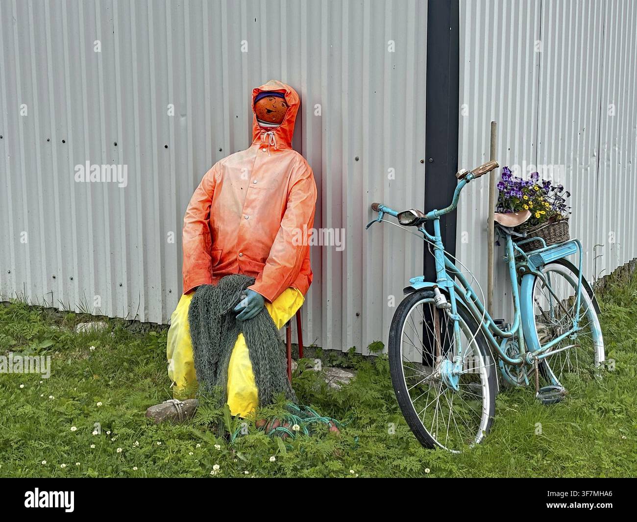 Cofra Raincoats（ドゥボビッチ）ヴィンテージ ポスター Vintage raincoat hi-res stock photography and images - Alamy