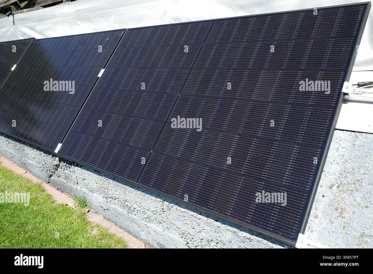 Best solar panels hi-res stock photography and images - Alamy
