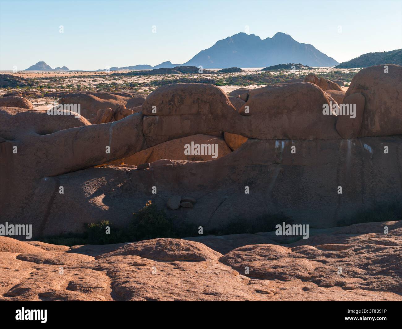 Wide shot vast desert landscape hi-res stock photography and images - Alamy