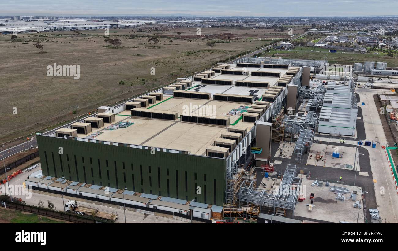 Large data center building from aerial perspective, showcasing industrial facilities, technology infrastructure, and cloud computing operations Stock Photo
