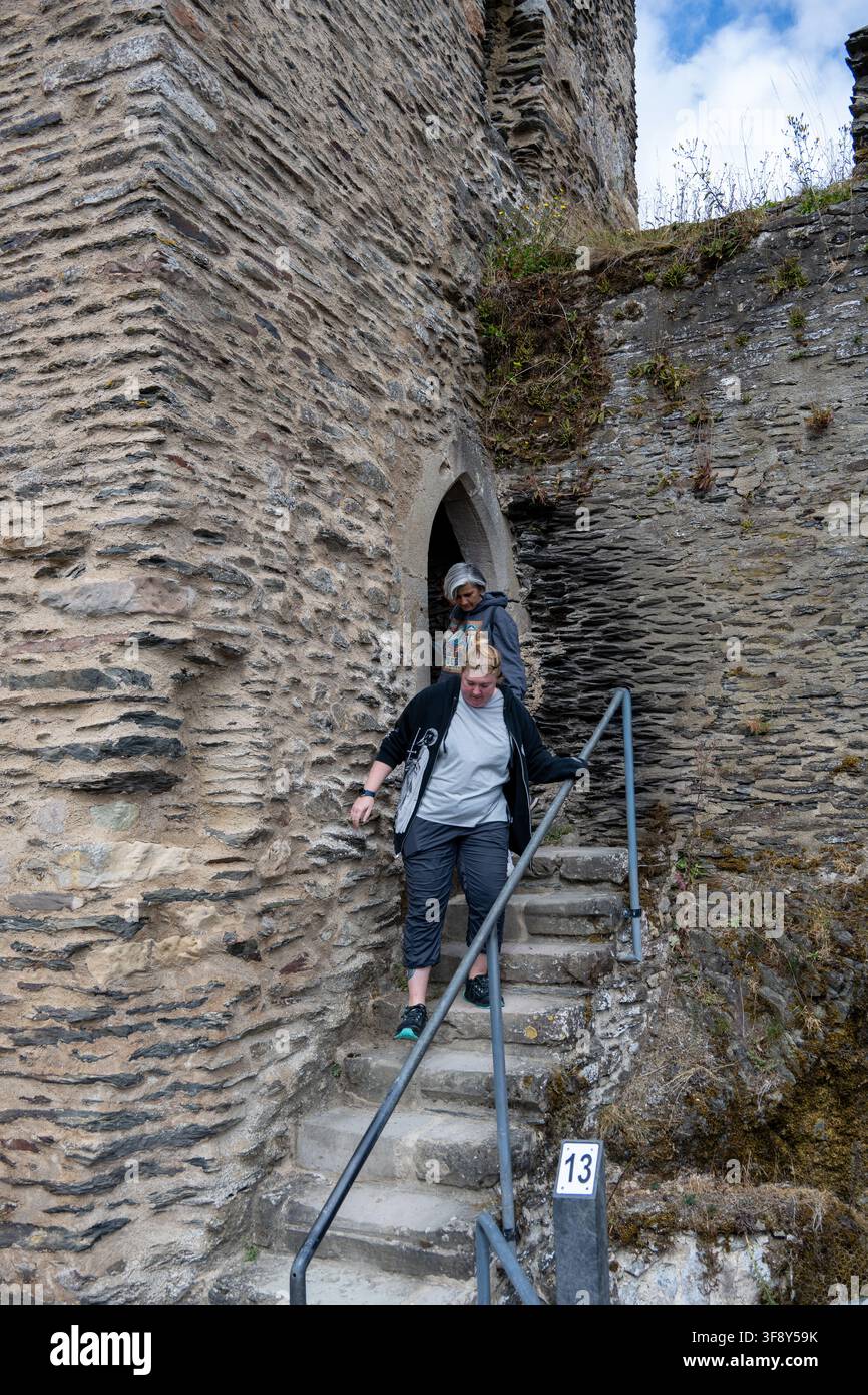 Visitoros Visitors walk narrow stone hi-res stock photography and images - Alamy