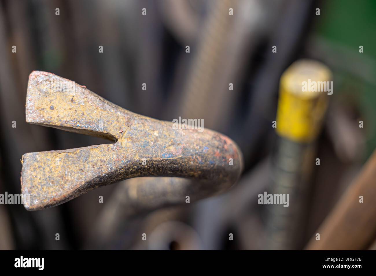 Rusty crowbar head close-up, displaying corrosion and signs of heavy use, representing industrial tools, demolition, and renovation equipment Stock Photo