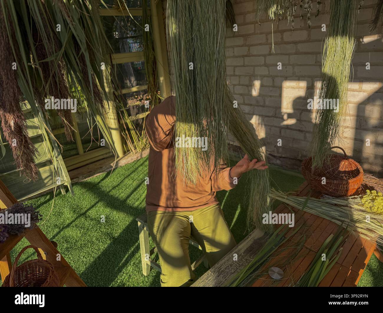 Into Tables Bundling bench hi-res stock photography and images - Alamy