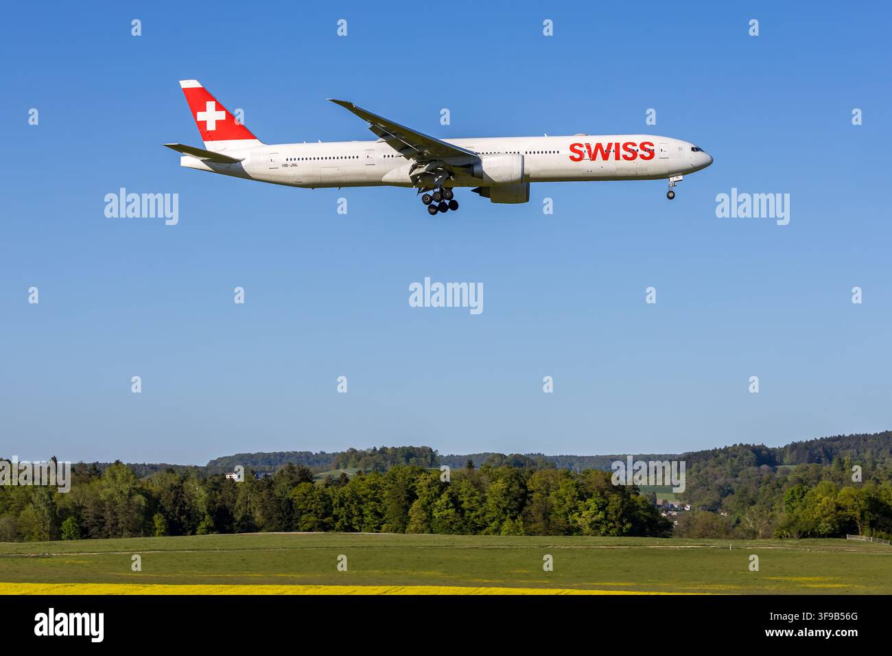 Boeing 777 300 swiss hi-res stock photography and images - Alamy