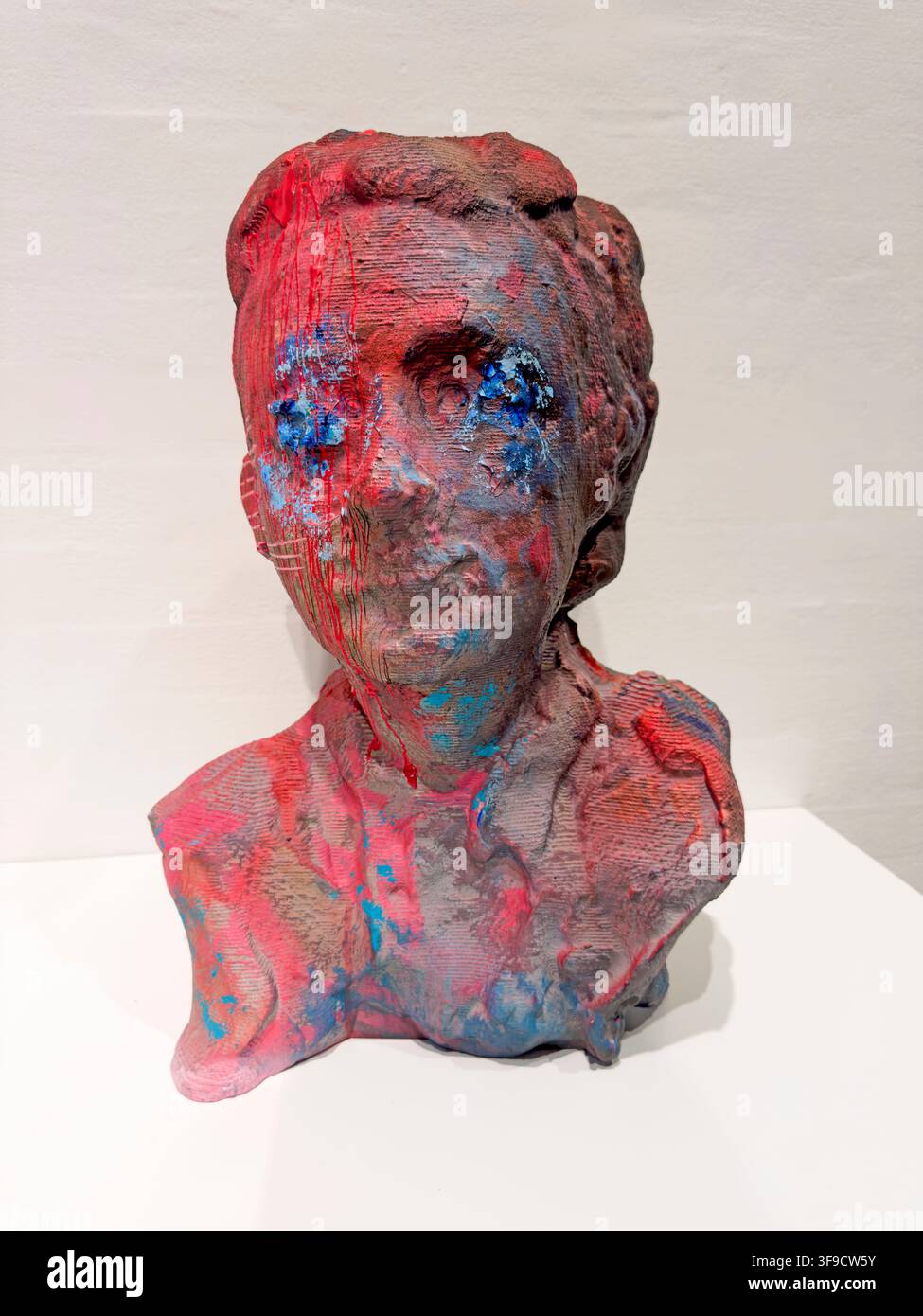 Contemporary painted bust sculpture by Kaari Upson on gallery display. Stock Photo