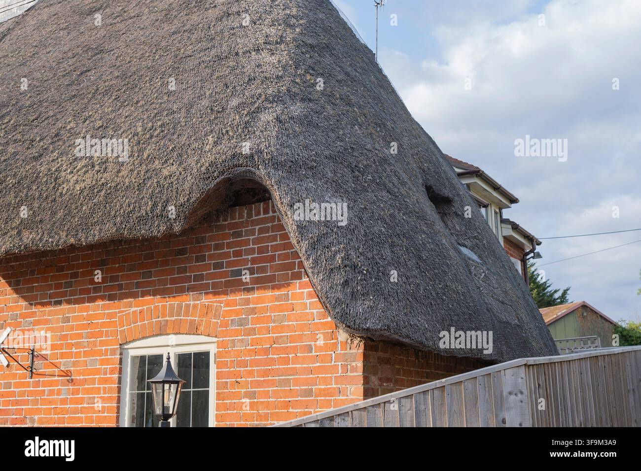 Traditional english red brick cottage hi-res stock photography and