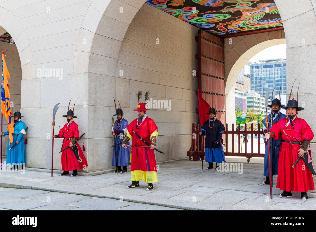 Ornate ceremonial clothing hi-res stock photography and images - Alamy