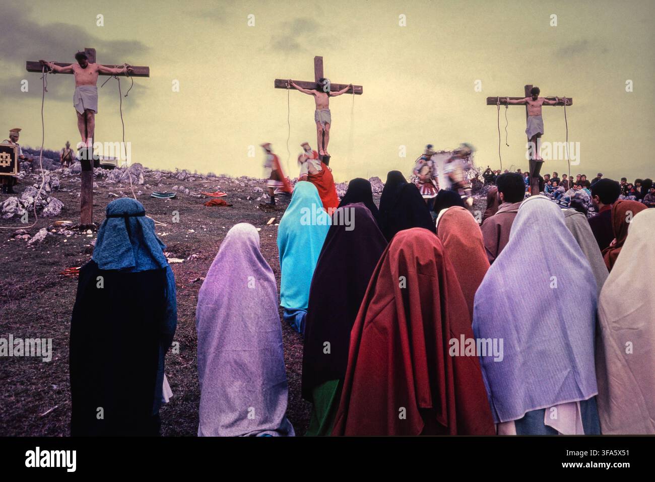 Cloaks crowd hi-res stock photography and images - Alamy