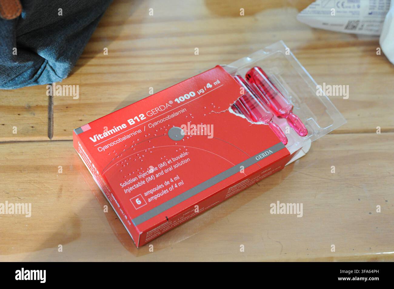 vitamine b12 injectable vitamin injection hi-res stock photography and images Weight:10mg 12 deficiency associated with AOD9604 PEPTIDE 2MG/5MG VIAL Adipogenesis Research