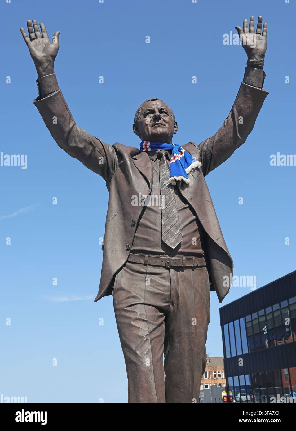 Walter Smith bronze statue with raised arms outside Rangers Ibrox Stock Photo