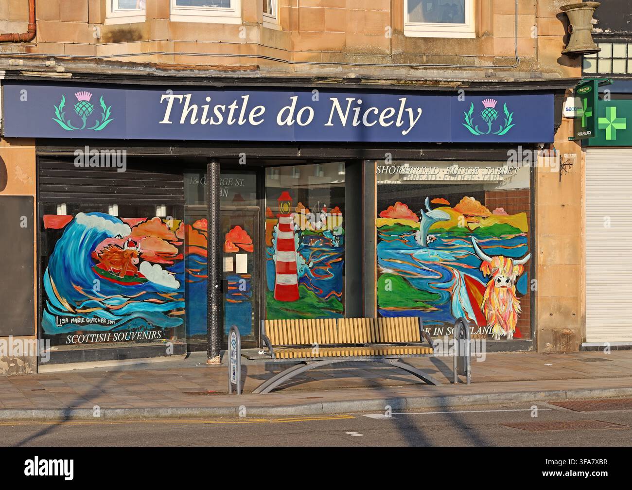 Thistle Do Nicely souvenir and Scottish gift shop in Oban Stock Photo