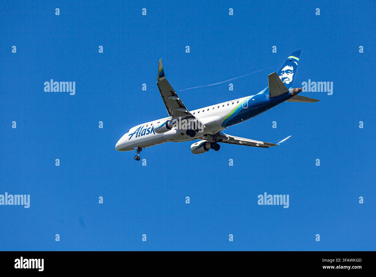 Alaska airlines embraer 175 hi-res stock photography and images
