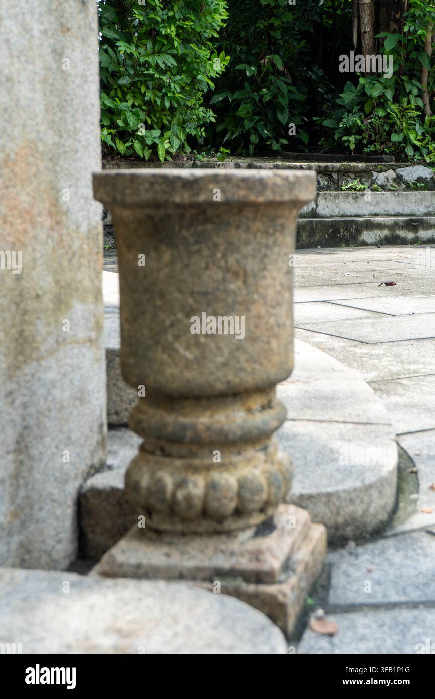 Circular stone monument hi-res stock photography and images - Alamy