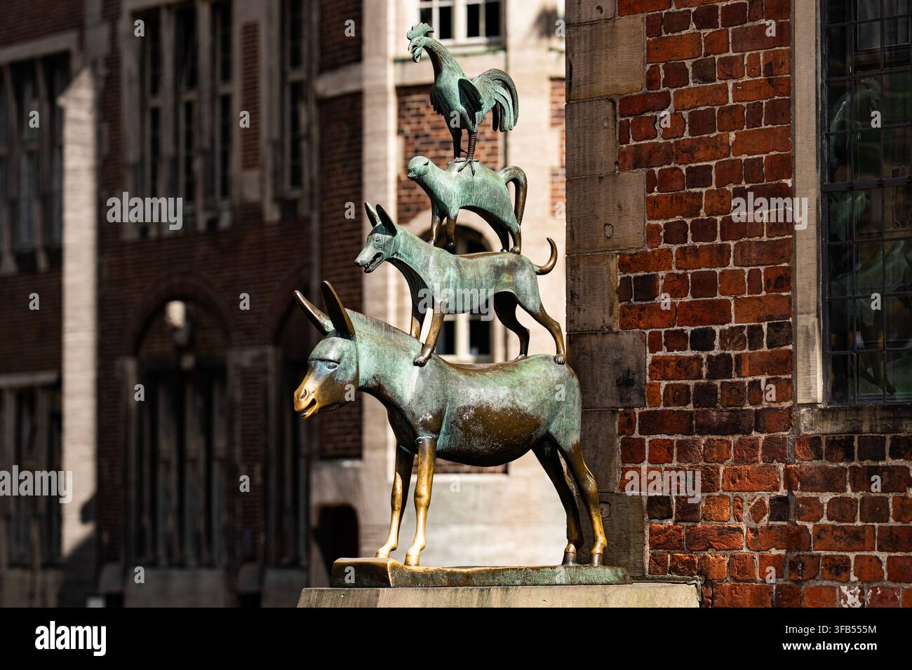 Bremer stadtmusikanten donkey dog cat hi-res stock photography and