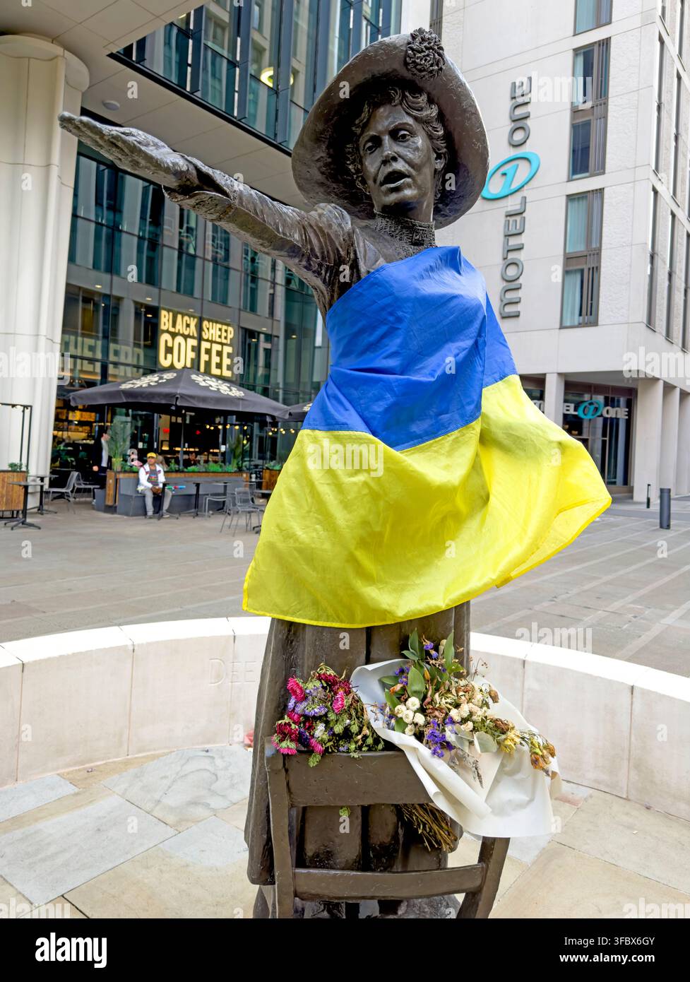Emmeline Pankhurst statue in Manchester dressed in Ukrainian blue and yellow during a solidarity gathering for independence day in August 2026 Stock Photo