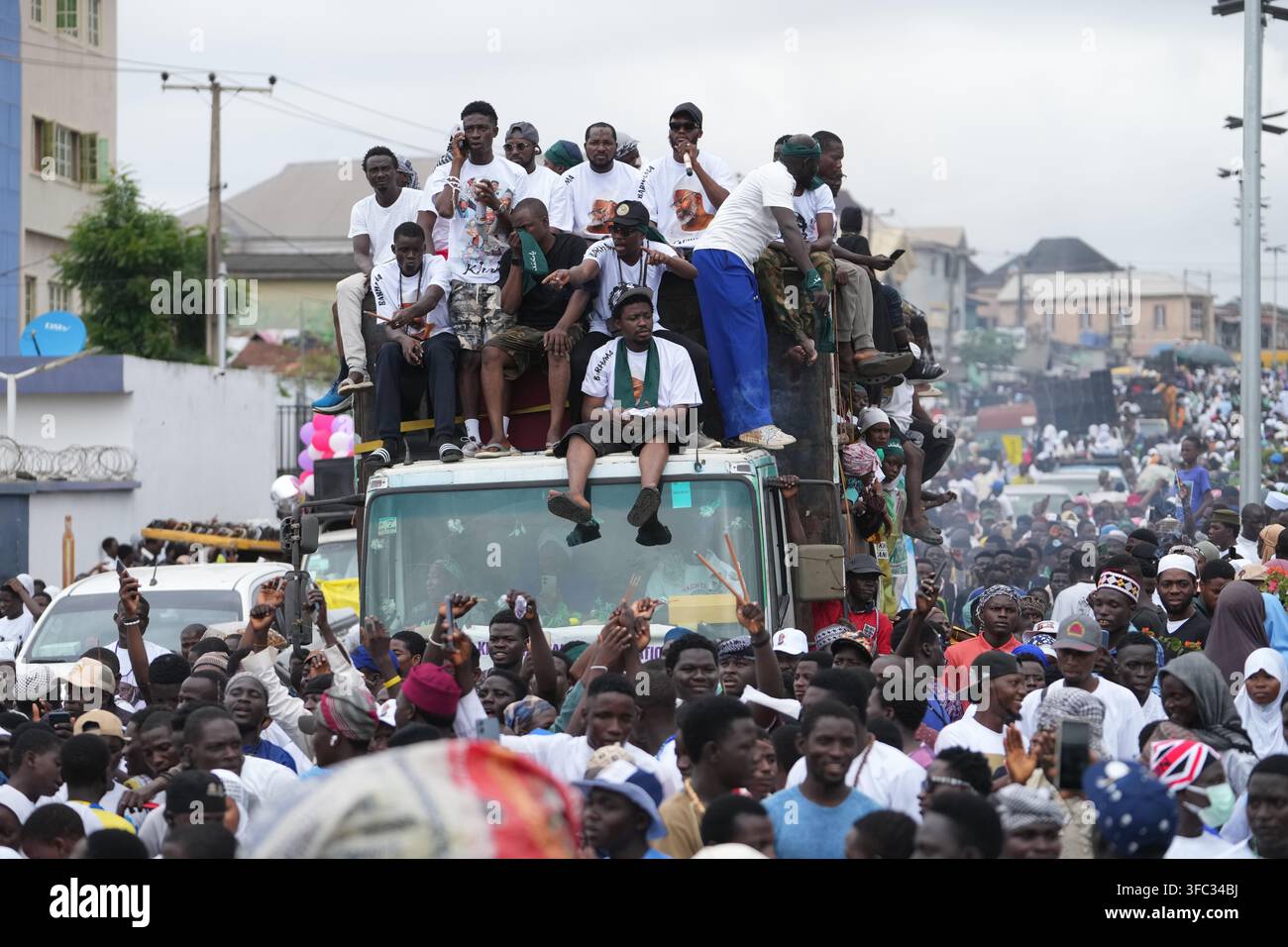 Muslim faithful sing and march to mark Prophet Muhammad's birthday ...