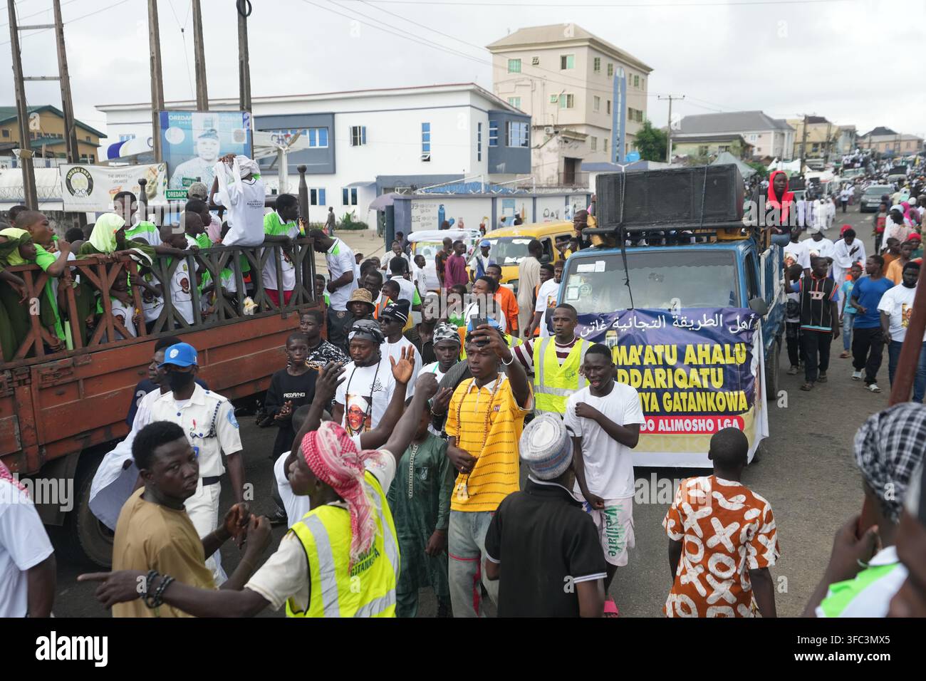 Muslim faithful sing and march to mark Prophet Muhammad's birthday ...