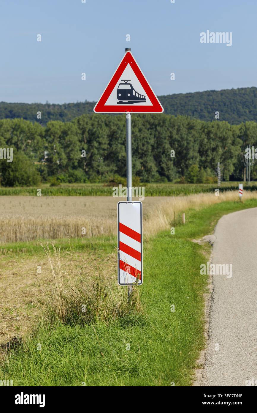 Railroad crossing sign white and red hi-res stock photography and